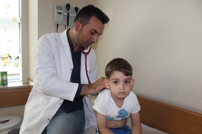 Çocuklar şeker tüketimini, anne baba kontrolünde yapmalı