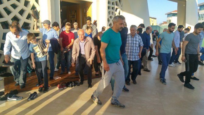 11’inci Cumhurbaşkanı Abdullah Gül, bayram namazını Marmara İlahiyat Camii’nde kıldı