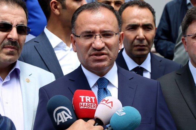 Bakan Bozdağ: “Gülen’in yaptığı açıklamaların Türkiye’de genel başkan düzeyinde avukatlığını CHP yapmaktadır”