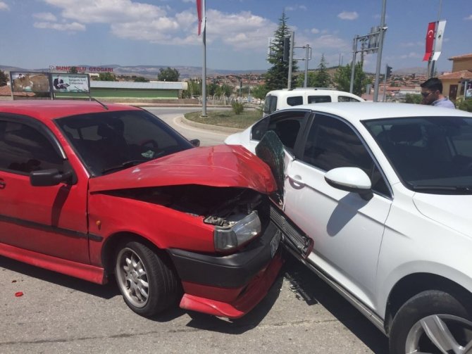 Sungurlu’da zincirleme trafik kazası: 2 yaralı