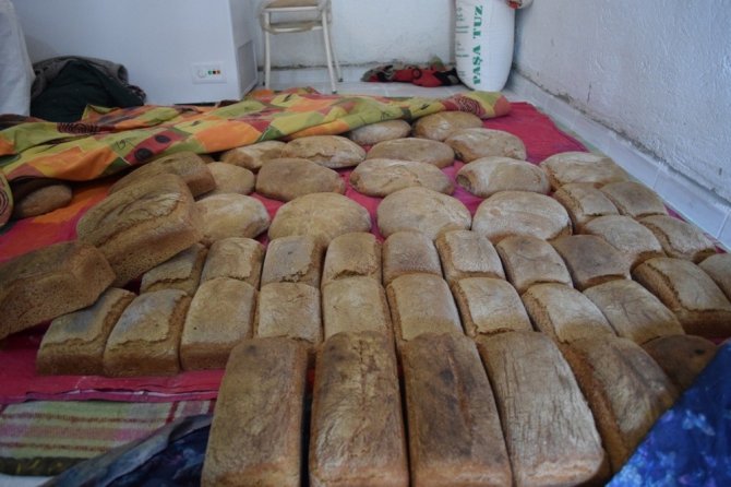 350 yıllık değirmeni restore etti şimdi ilçenin en doğal ekmeğini üretiyor