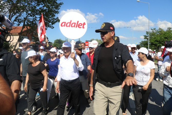 Kılıçdaroğlu bayramın ilk günü 11 kilometre yürüdü