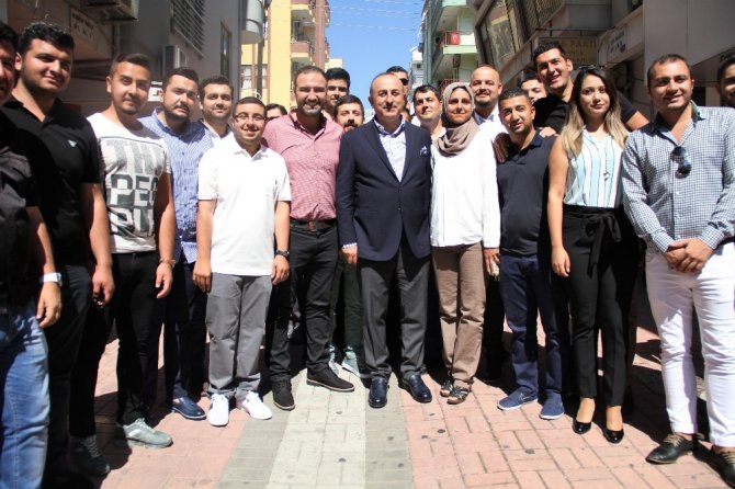 Bakan Çavuşoğlu, memleketi Alanya’da hemşehrileriyle bayramlaştı