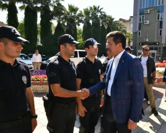 Bakan Zeybekci telsizden anonsla polislerin bayramını kutladı