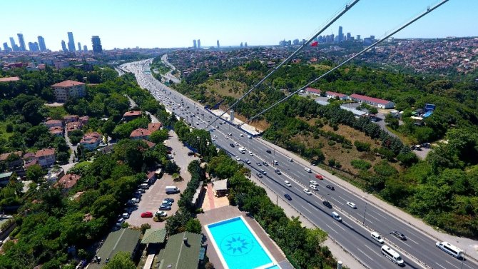 Fatih Sultan Mehmet Köprüsü’ndeki trafik yoğunluğu havadan görüntülendi
