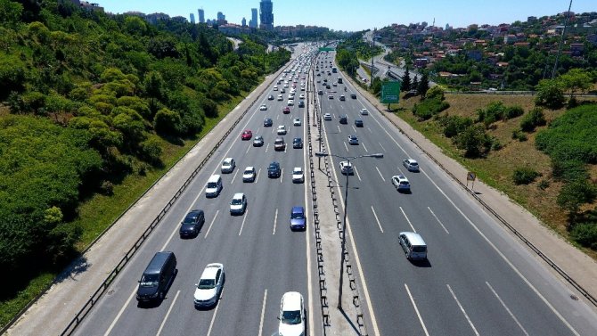 Fatih Sultan Mehmet Köprüsü’ndeki trafik yoğunluğu havadan görüntülendi