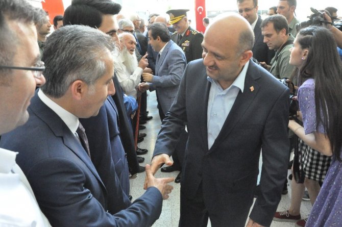 Bakanı Işık, AK Parti Kocaeli İl Teşkilatı ve kent bayramlaşmasına katıldı