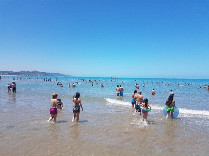 Şile sahilindeki insan kalabalığı havadan görüntülendi