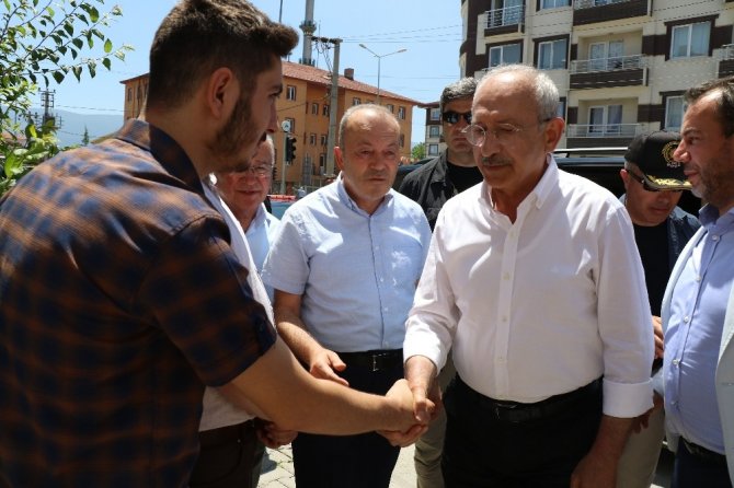 Kılıçdaroğlu, Bolu’da bayram ziyaretlerinde bulundu
