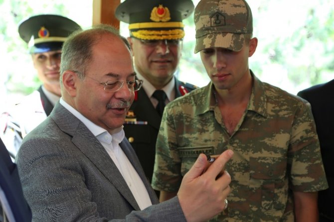 Sağlık Bakanı Recep Akdağ’dan asker ailelerine sürpriz