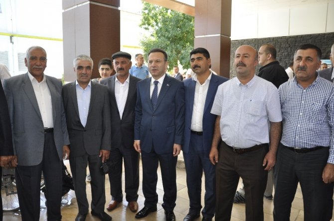 Vali Aksoy, Diyarbakır’da vatandaşlarla bayramlaştı
