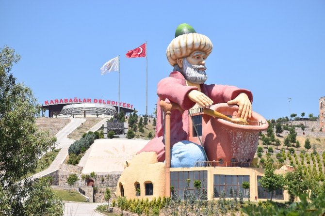 Demirtaş: “Nasreddin Hoca heykeli kaldırılmalı"