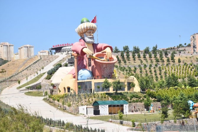 Demirtaş: “Nasreddin Hoca heykeli kaldırılmalı"