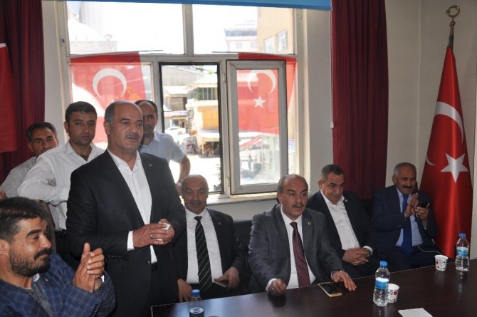 AK Parti Muş Milletvekili Şimşek, Bulanık’ta vatandaşlarla bayramlaştı