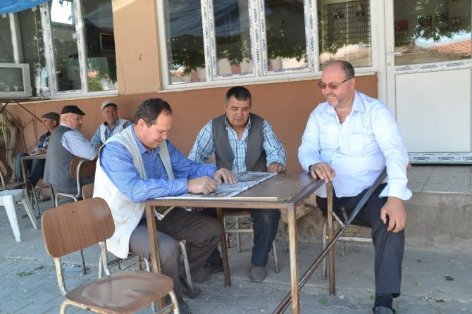 Mahkeme kararını ayağına pranga takarak protesto etti