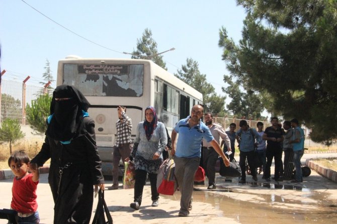 Bayramı ülkelerinde geçiren Suriyeliler Türkiye’ye dönmeye başladı