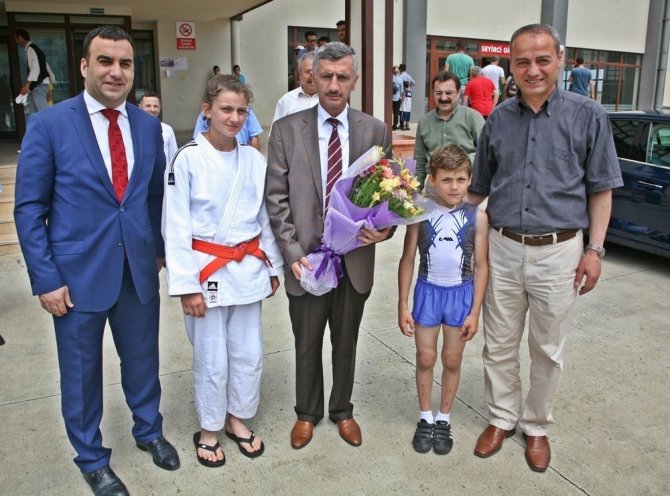 Rize’de yaz spor okulları açılışı yapıldı