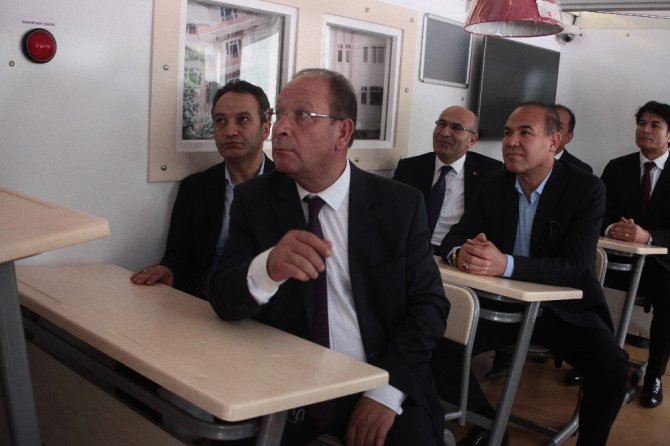 Deprem tırı Adana’da