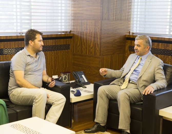 Diriliş Ertuğrul’un Yapımcısı Mehmet Bozdağ, Büyükşehir Belediyesi dergileri için Başkan Çelik’e teşekkür etti