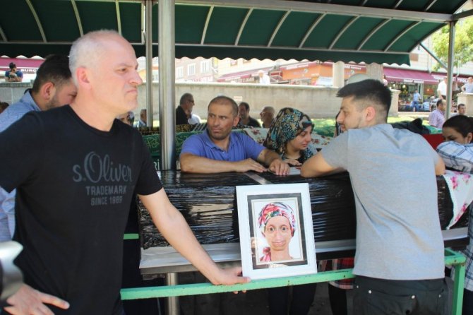 Hayatını kaybeden yaşlanma hastası Gamze son yolculuğuna uğurlandı