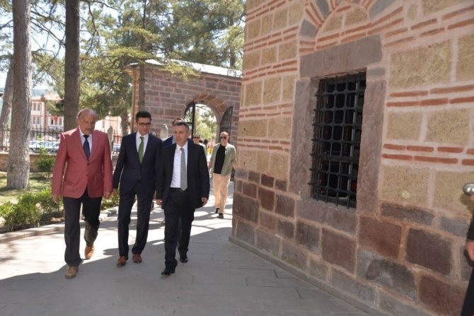 Bilecik Valisi Elban, son ziyaretini Ertuğrul Gazi türbesine yaptı