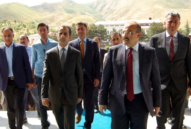 Bitlis’in yeni Valisi Ustaoğlu göreve başladı