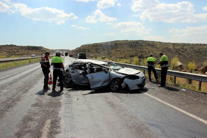 Kayseri’de feci kaza: 2 ölü 3 ağır yaralı