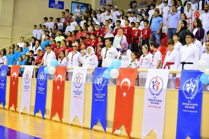 Yaz Spor Okulları açılış töreni gerçekleştirildi