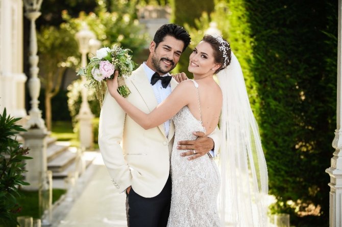 Burak Özçivit ve Fahriye Evcen dünya evine girdi