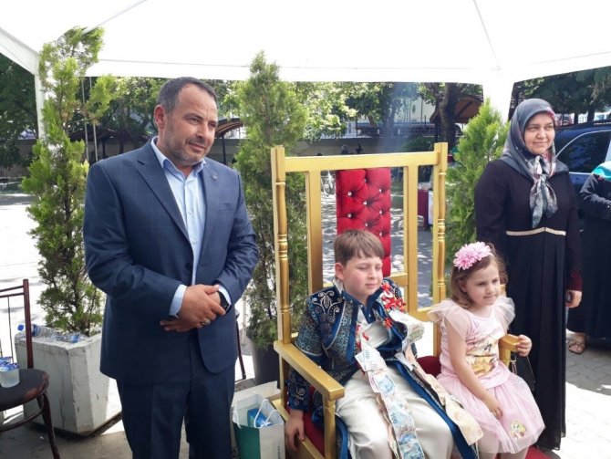 Cumhurbaşkanının ismini taşıyan 9 yaşındaki çocuk sünnet oldu