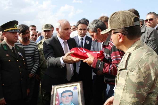 Şehit korucu son yolculuğuna uğurlandı