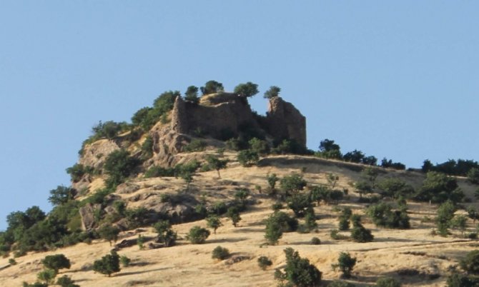 Kormas Kalesi’nden geriye kalıntılar kaldı