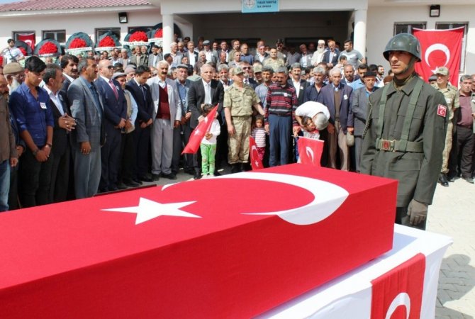 Şehit korucu son yolculuğuna uğurlandı