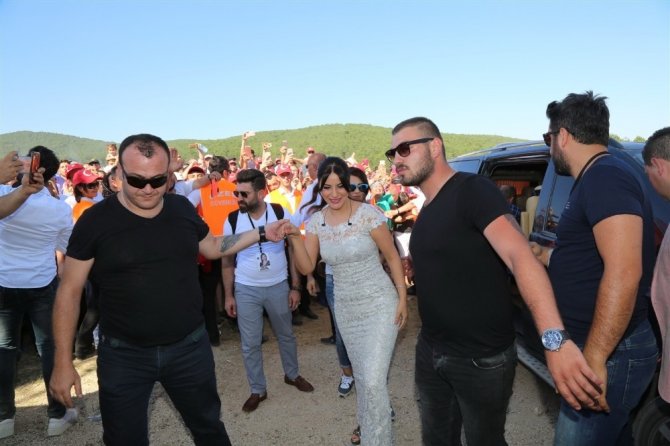 Uşak’ta Yörükler 40 derece sıcakta Zara ile coştu