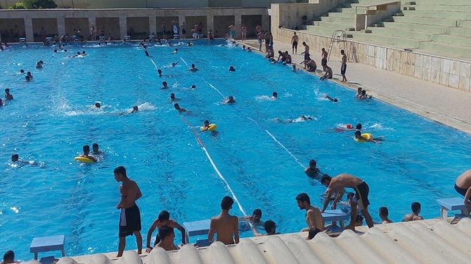 Batman’da vatandaşlar olimpik yüzme havuzuna akın ediyor