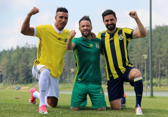 Fenerbahçe’nin forma tanıtımı yapıldı