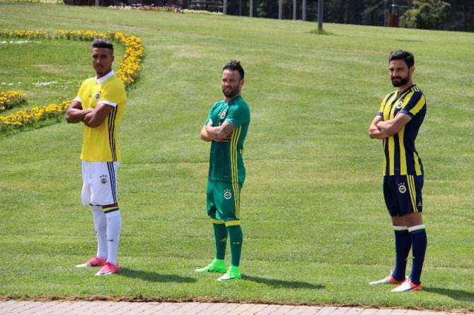Fenerbahçe’nin forma tanıtımı yapıldı