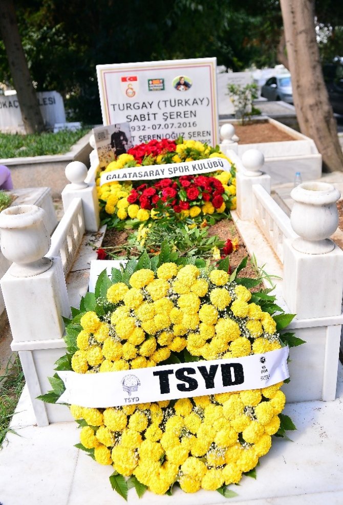 Turgay Şeren, mezarı başında anıldı