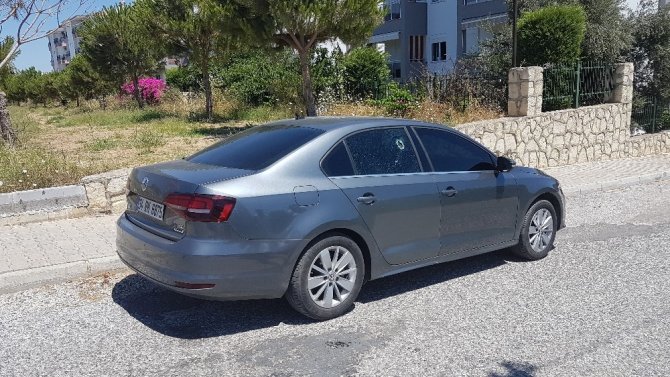 Antalya’da park halindeki otomobil kurşunlandı