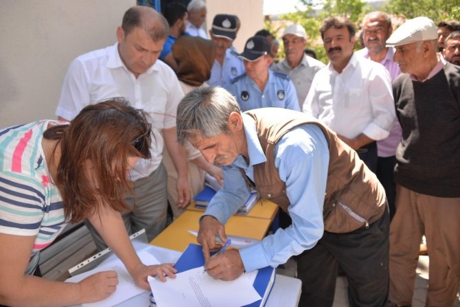 Bozüyük’te İçköy mevkiinin tapuları teslim edildi