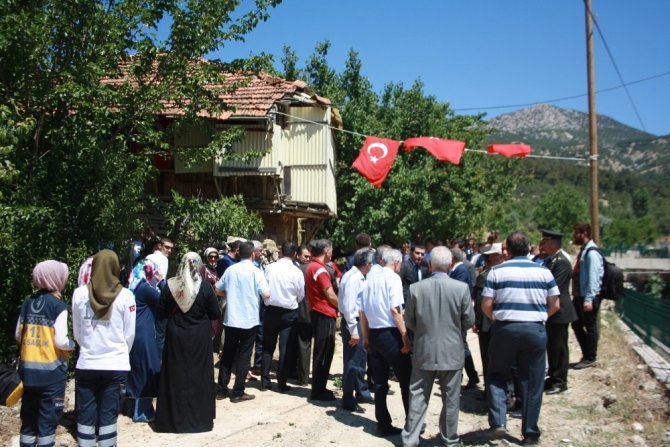 15 Temmuz Şehidi Polis Memuru Akif Altay mezarı başında anıldı