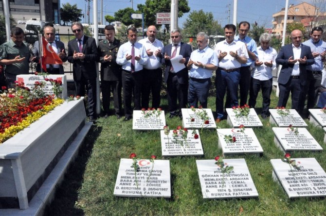 15 Temmuz Şehidi Özel Harekat Polisi Edip Zengin mezarı başında anıldı