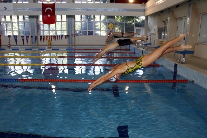 Eskişehir’in en çok tercih edilen havuzu: Anadolu Üniversitesi Yüzme Havuzu