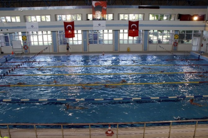 Eskişehir’in en çok tercih edilen havuzu: Anadolu Üniversitesi Yüzme Havuzu