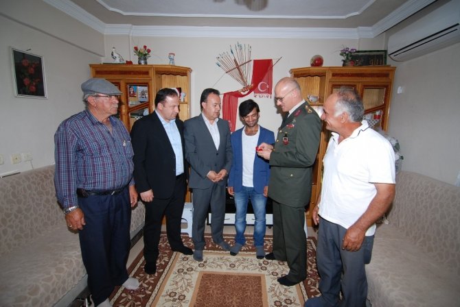 Gazi Metehan Doğru’ya rozeti takdim edildi