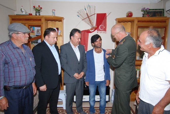 Gazi Metehan Doğru’ya rozeti takdim edildi