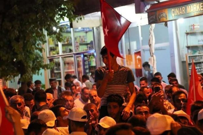 Pervari’de binlerce kişi milli irade için sokaklara döküldü