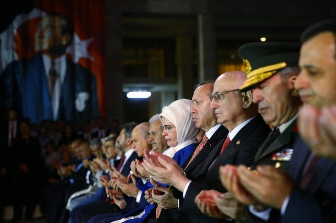 Cumhurbaşkanı Erdoğan: "OHAL, pazartesi günü Milli Güvenlik Kurulu gündemine gelecek, konuşacağız ve hükümetimize tavsiye kararını alacağız"