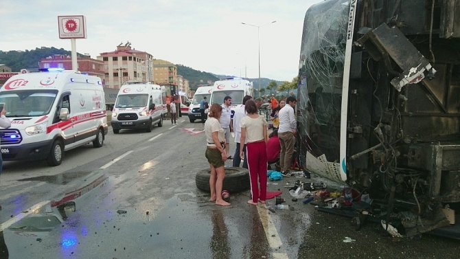 Giresun’da trafik kazası: 23 yaralı