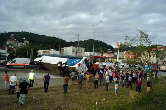 Gürcistan’dan Bulgaristan’a festivale giden otobüs Giresun’da kaza yaptı: 38 yaralı